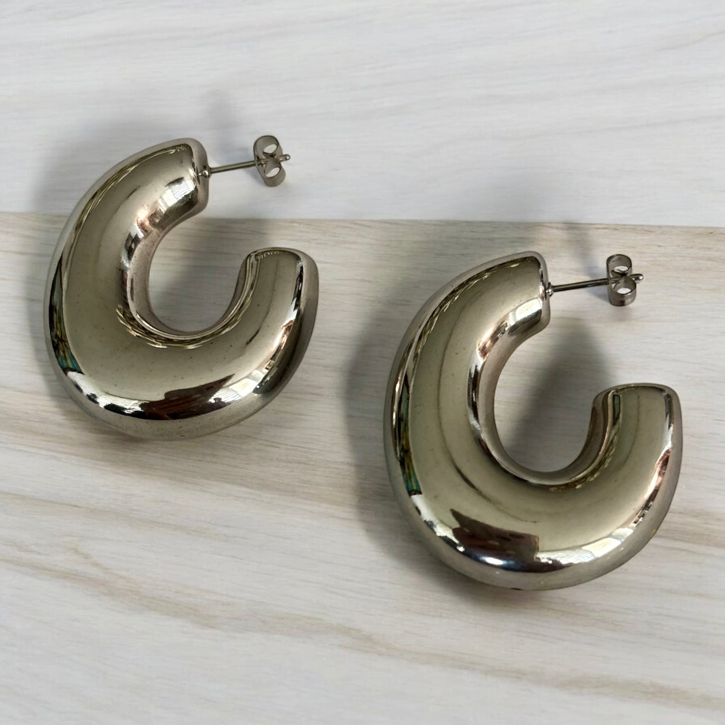 Curve Earring.