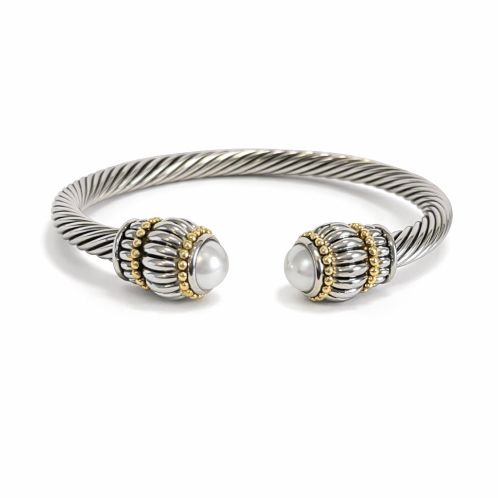 Perla Cuff.