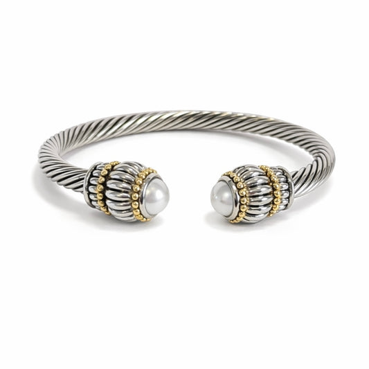 Perla Cuff.