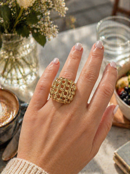 Selena Ring.